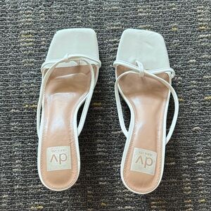 DV by Dolce Vita Women's WhiteSandals